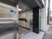 オフィスビル出入口