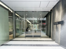 オフィスビル出入口