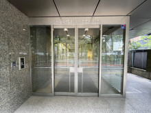 オフィスビル出入口