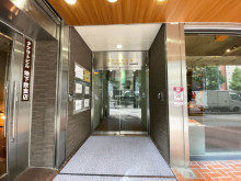 オフィスビル出入口