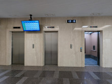 エレベーター(3基)