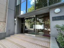 オフィスビル出入口