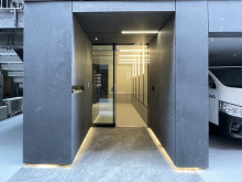 オフィスビル出入口