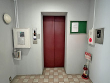 エレベーター(1基)