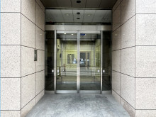 オフィスビル出入口