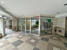 オフィスビル出入口