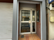 オフィスビル出入口