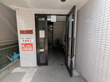 オフィスビル出入口