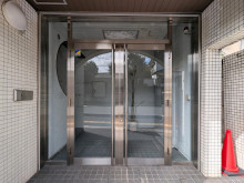 オフィスビル出入口