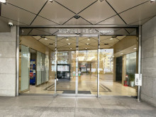 オフィスビル出入口