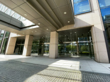 オフィスビル出入口