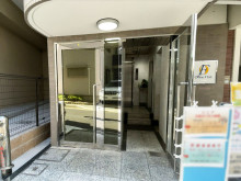 オフィスビル出入口