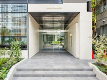 オフィスビル出入口