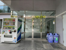 オフィスビル出入口