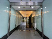 オフィスビル出入口