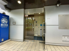 オフィスビル出入口