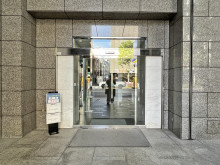 オフィスビル出入口