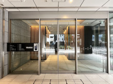 オフィスビル出入口