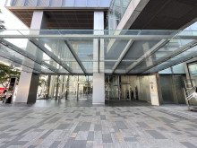 オフィスビル出入口