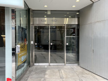 オフィスビル出入口