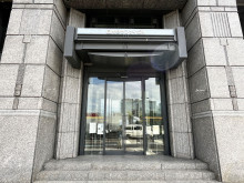 オフィスビル出入口