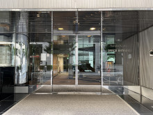 オフィスビル出入口