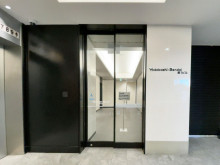 オフィスビル出入口