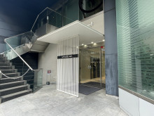 オフィスビル出入口