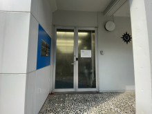 1階テナント出入り口