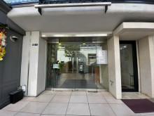 オフィスビル出入口