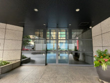 オフィスビル出入口