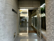 オフィスビル出入口