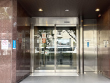 オフィスビル出入口