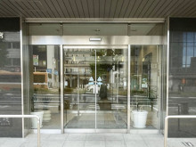 オフィスビル出入口