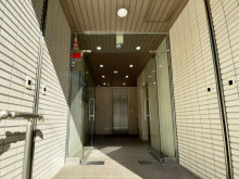 オフィスビル出入口