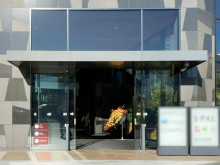 オフィスビル出入口