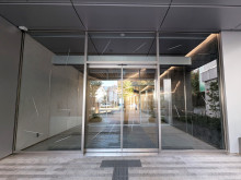 オフィスビル出入口