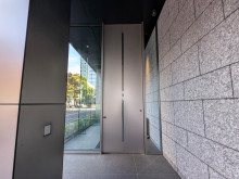 オフィスビル出入口