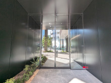 オフィスビル出入口