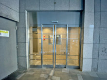 オフィスビル出入口