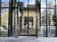 オフィスビル出入口