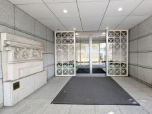 オフィスビル出入口