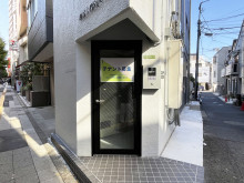 オフィスビル出入口