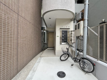 オフィスビル出入口