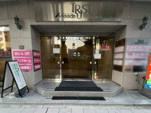 オフィスビル出入口