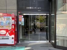 オフィスビル出入口