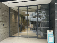 オフィスビル出入口