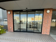 オフィスビル出入口