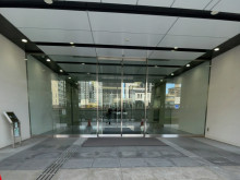 オフィスビル出入口