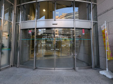 オフィスビル出入口